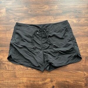 Patagonia Women's Wavefarer Board Shorts 5” Black 
Size 12